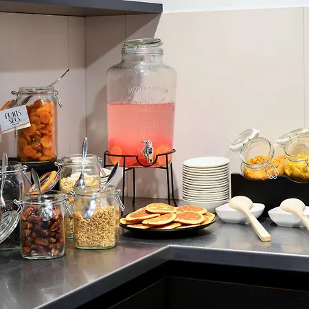 Mercure Paris Quai De Seine Hotel 4*