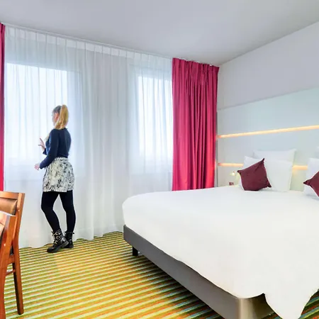 Hotel Mercure Paris Quai De Seine 4*