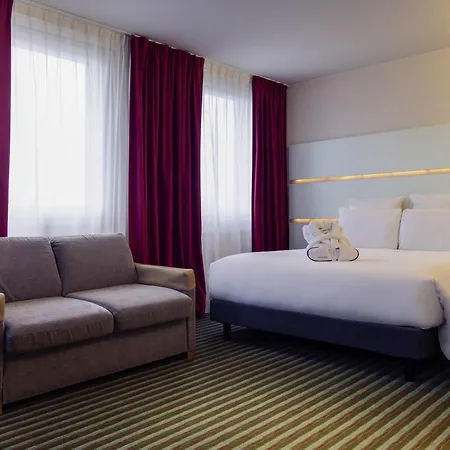 Mercure Paris Quai De Seine Hotel 4*