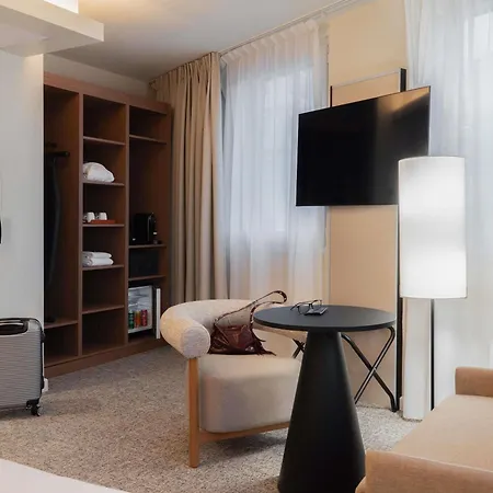 Mercure Paris Quai De Seine Hotel 4*