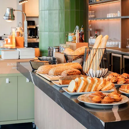 Hotel Mercure Paris Quai De Seine 4*