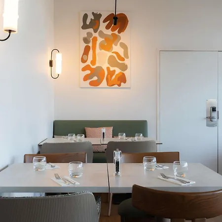Mercure Paris Quai De Seine Hotel 4*